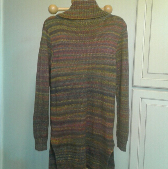 Woman's Sweater - Picture 5 of 8